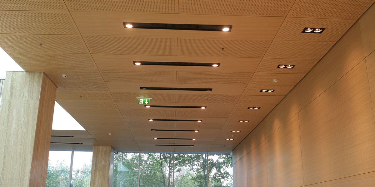 Shadbolt_veneered_panels_in_ceiling_application